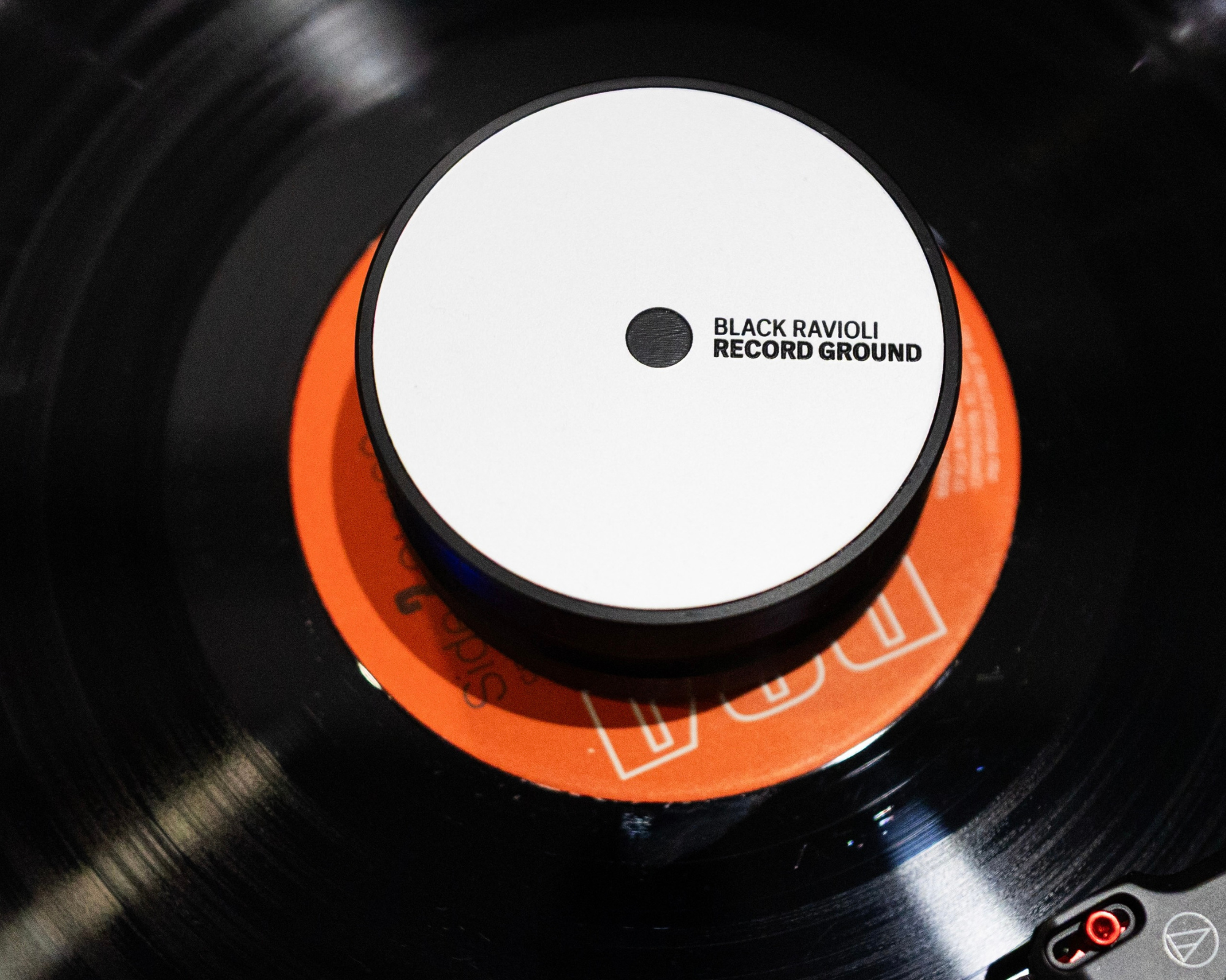 Turntable record ground disc with white label center